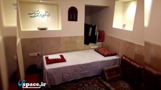 نمای داخلی اتاق یک تخته اقامتگاه سنتی پیرسوک - شیراز